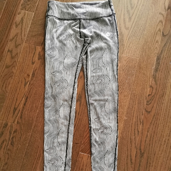 Lululemon leggings - Picture 1 of 3